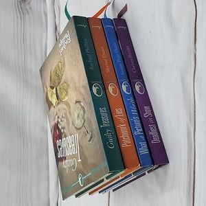 Annie's Creative Woman Mysteries Lot of 4 Like New Fiction Books